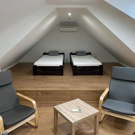 Spacious Apartment In Town Centre Nové Zámky Eksteriør bilde