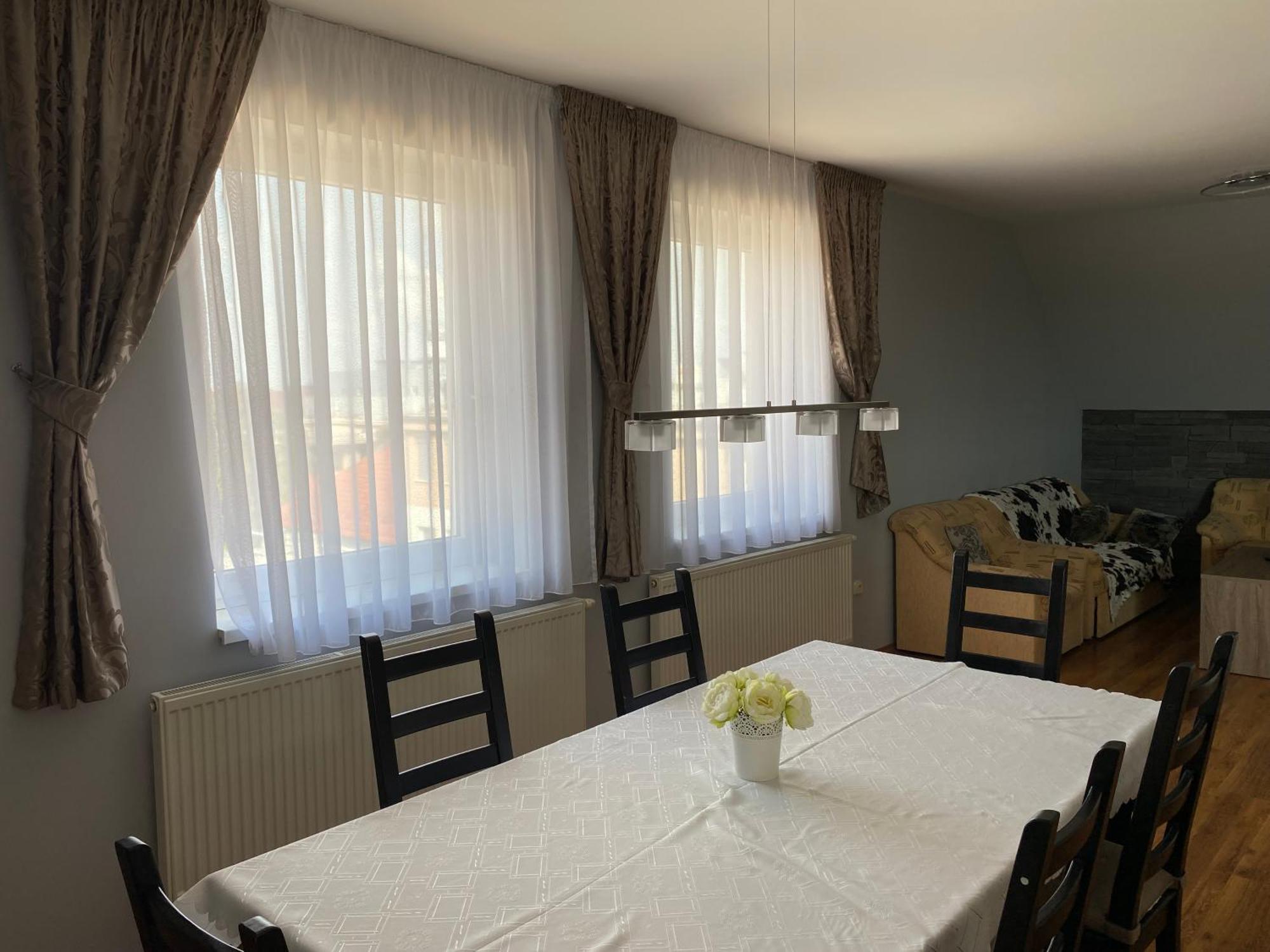 Spacious Apartment In Town Centre Nové Zámky Eksteriør bilde