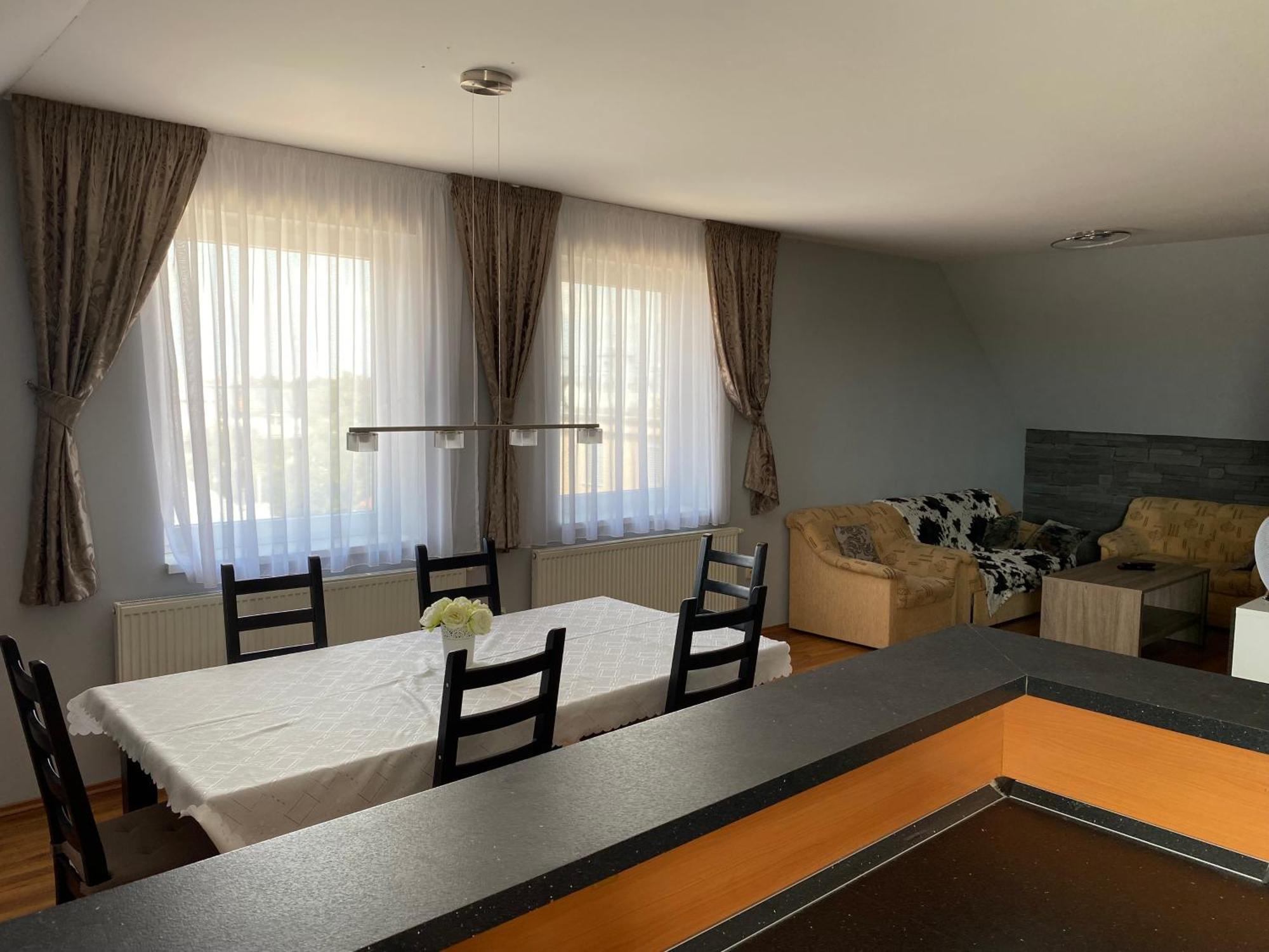 Spacious Apartment In Town Centre Nové Zámky Eksteriør bilde
