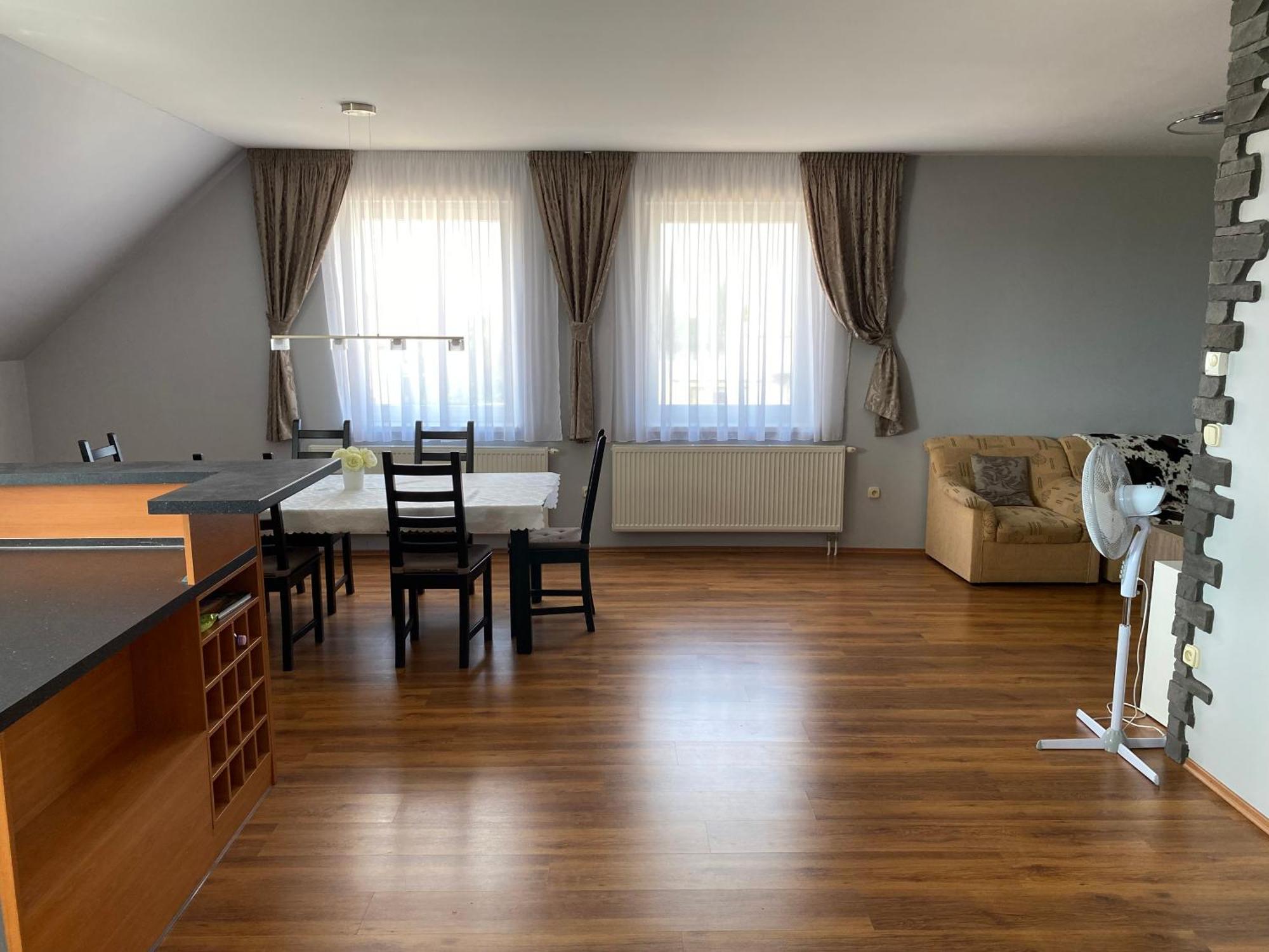 Spacious Apartment In Town Centre Nové Zámky Eksteriør bilde