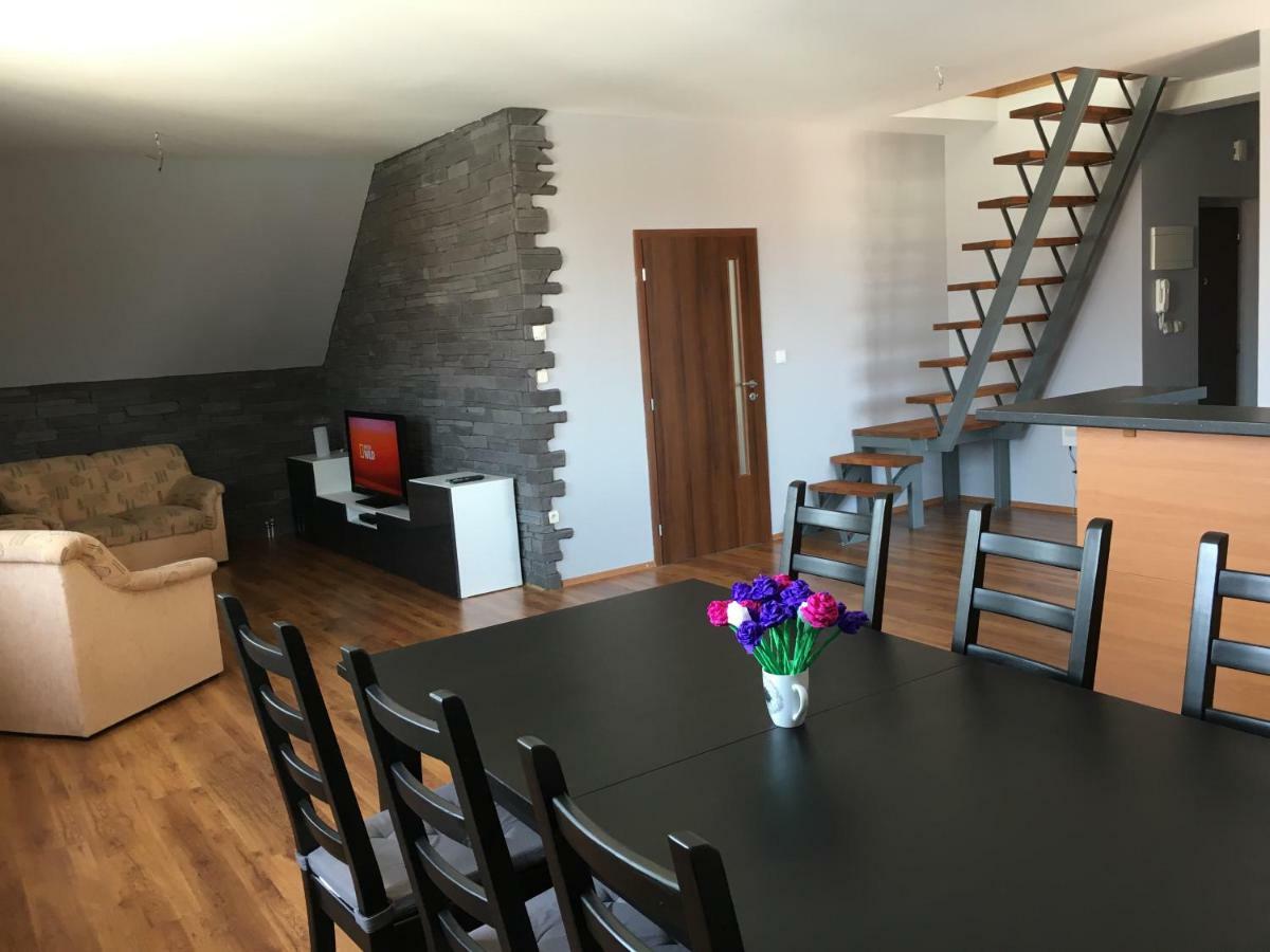 Spacious Apartment In Town Centre Nové Zámky Eksteriør bilde